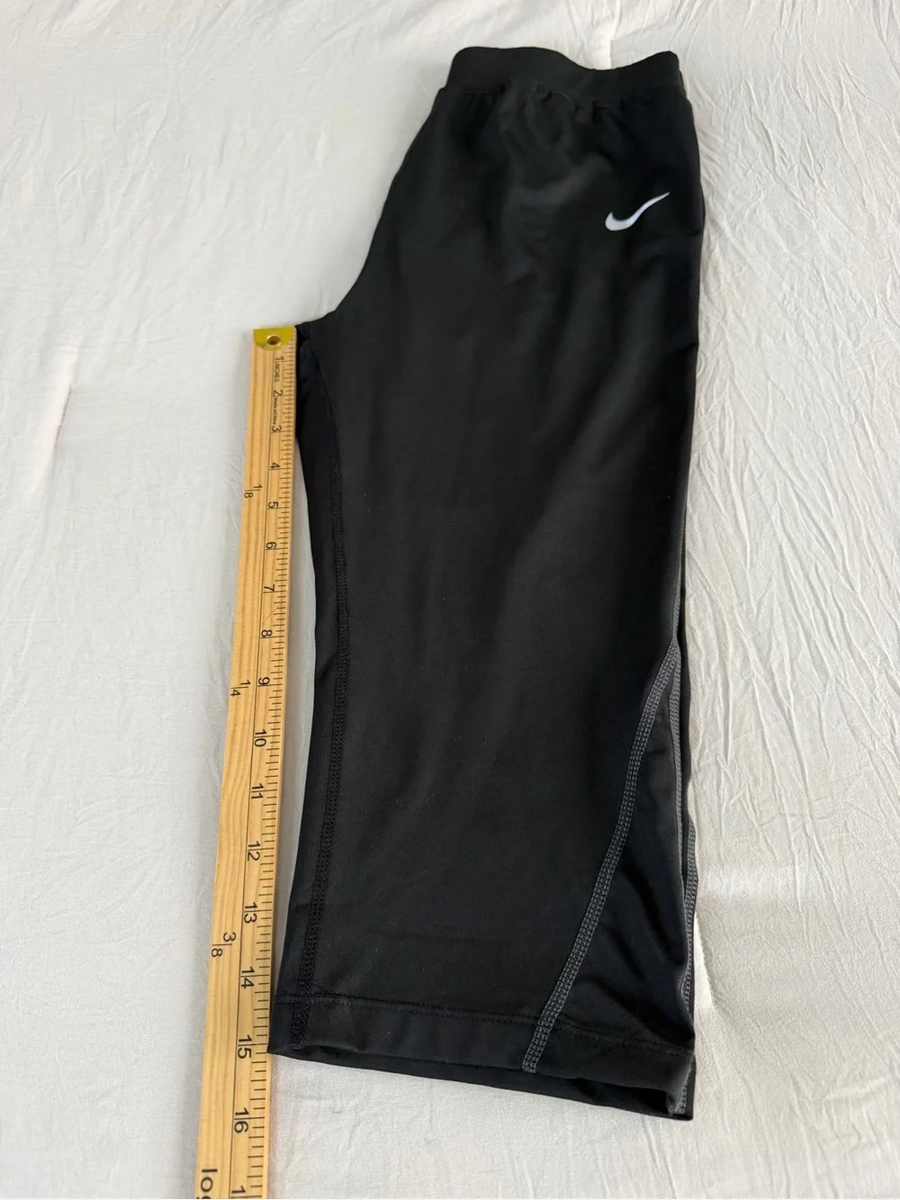 Nike women Black Cropped Athletic Leggings with White Swoosh‎
